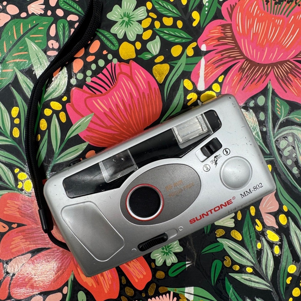 Suntone MM-802 35mm Film Camera Silver Point and Shoot Focus Free with Flash